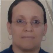 Halima, laureata in Fisica, da lezione di matematica